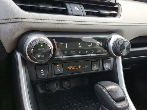 Certified 2022 Toyota RAV4 XLE w/ Convenience Package AWD/4WD image 16
