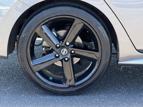 Used 2022 Nissan Sentra SR w/ Midnight Edition FWD image 10