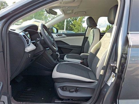 New 2025 Volkswagen Taos SE image 10