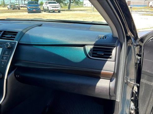 Used 2017 Toyota Camry LE image 23