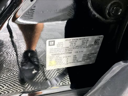 Used 2017 GMC Acadia SLT image 29