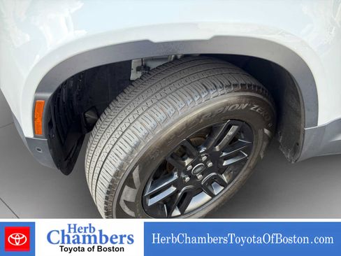 Used 2025 Land Rover Defender 110 S AWD/4WD image 8