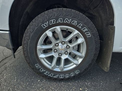 Used 2024 Chevrolet Silverado 1500 LT AWD/4WD image 18