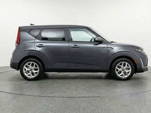 Used 2025 Kia Soul LX w/ LX Technology Package FWD image 11