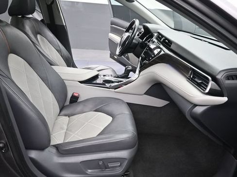 Used 2019 Toyota Camry XLE FWD image 27