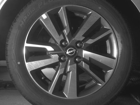 Used 2025 Nissan Versa SV FWD image 15