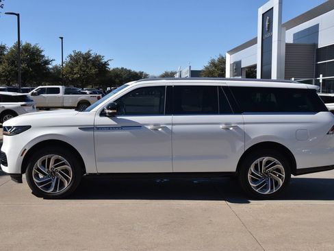 New 2025 Lincoln Navigator L Reserve image 11