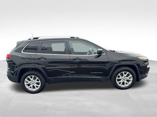 Used 2017 Jeep Cherokee Latitude AWD/4WD video 2