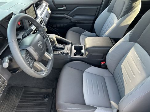 Used 2025 Toyota Tacoma TRD Off-Road AWD/4WD image 18