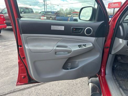 Used 2011 Toyota Tacoma PreRunner w/ TRD Off-Road Pkg image 12