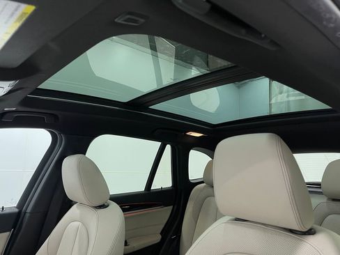 Used 2019 BMW X1 xDrive28i w/ Convenience Package image 12