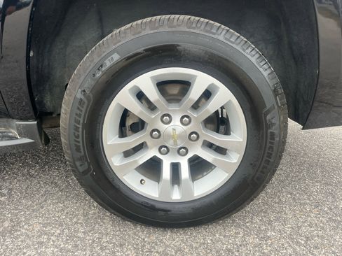 Used 2018 Chevrolet Suburban LT image 30