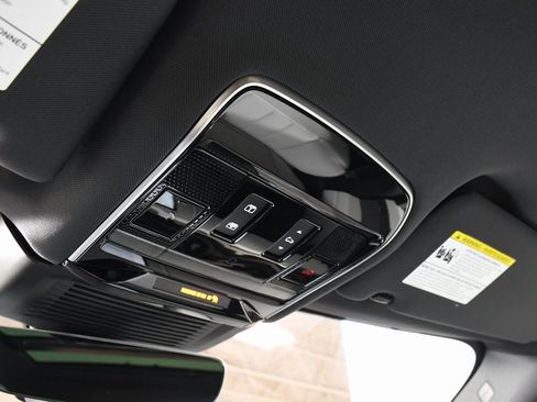 Used 2023 Land Rover Range Rover Sport SE image 32