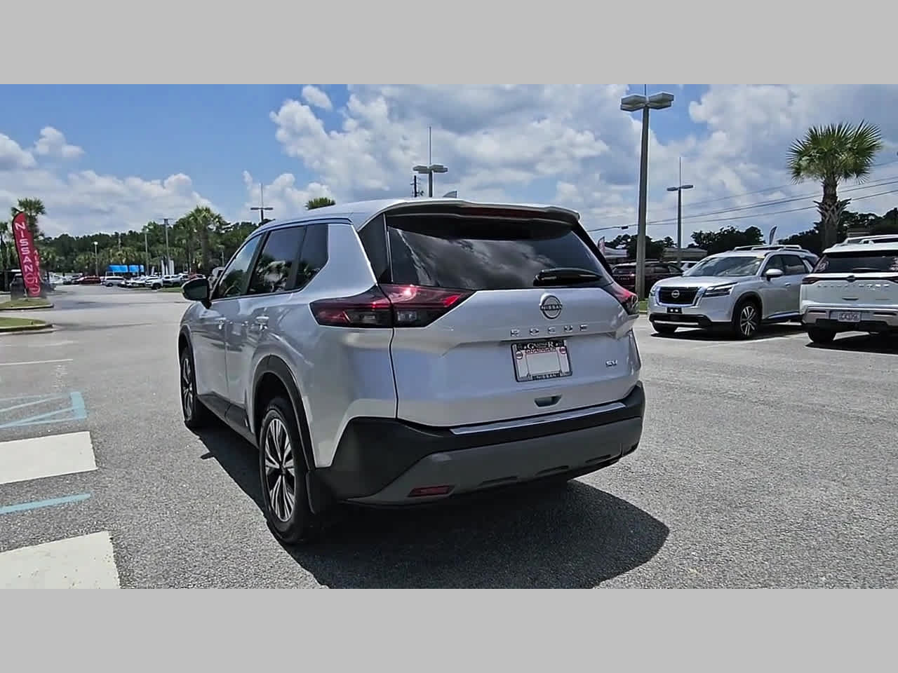 Used 2023 Nissan Rogue SV FWD image 30