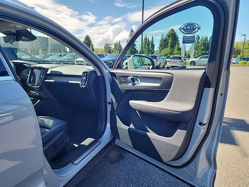 Certified 2024 Volvo XC40 B5 Ultimate w/ Protection Package Premier AWD/4WD image 19