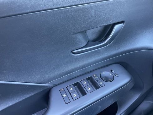 Used 2025 Hyundai Kona SEL image 13