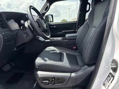 Used 2025 Lexus GX 550 w/ Cold Area Package AWD/4WD image 17