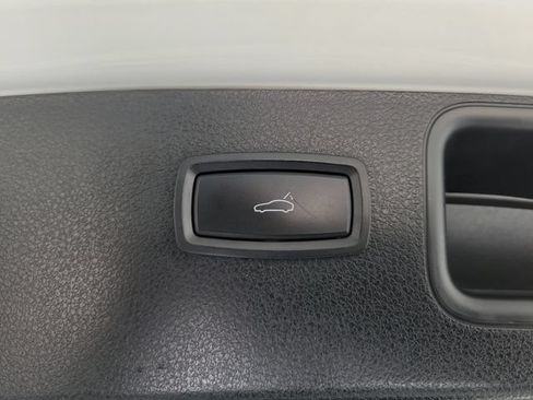 Used 2018 Porsche Macan AWD/4WD image 10