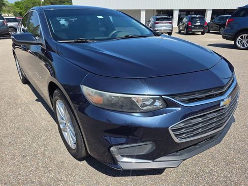 Used 2016 Chevrolet Malibu LT FWD image 2