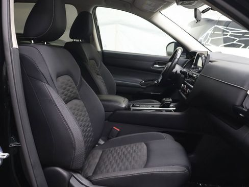 Used 2022 Nissan Pathfinder SV AWD/4WD image 9