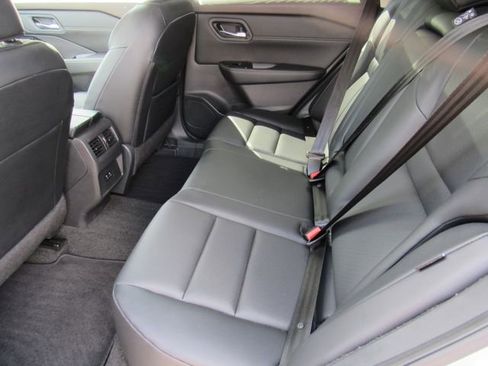 Certified 2023 Nissan Rogue SV w/ SV Premium B Package FWD image 17