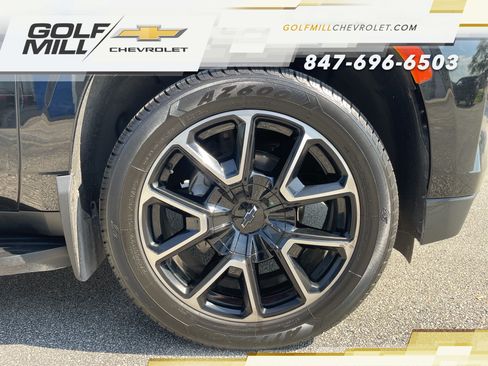 Used 2024 Chevrolet Suburban RST w/ Luxury Package AWD/4WD image 30