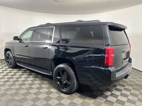 Used 2020 Chevrolet Suburban LT w/ Luxury Package AWD/4WD image 4