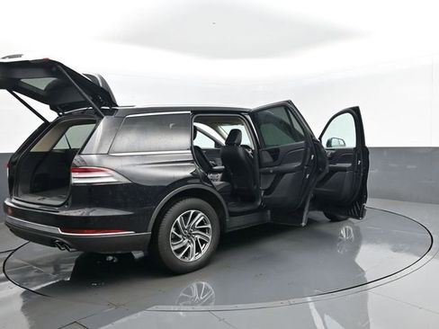 Used 2023 Lincoln Aviator AWD image 34
