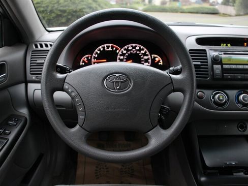 Used 2005 Toyota Camry LE image 16