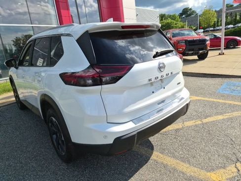 Used 2025 Nissan Rogue SV w/ SV Premium Package AWD/4WD image 8