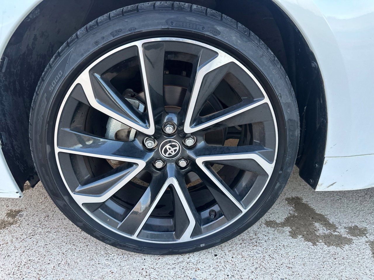 Used 2022 Toyota Corolla XSE FWD image 11