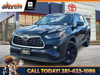 Used 2023 Toyota Highlander LE