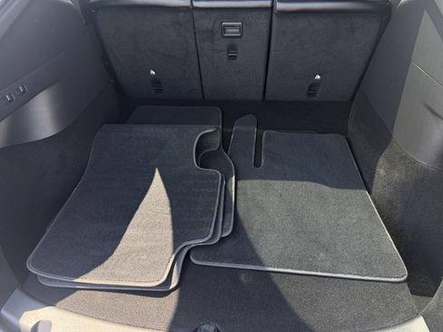 Used 2021 Tesla Model Y Long Range AWD/4WD image 38