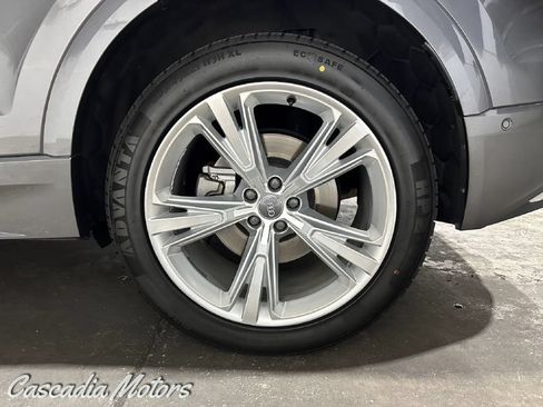 Used 2019 Audi Q8 Prestige w/ Luxury Package AWD/4WD image 33