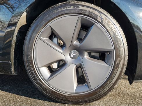 Used 2023 Tesla Model 3 Standard Range image 12