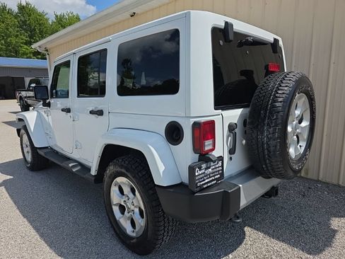 Used 2015 Jeep Wrangler Unlimited Sahara w/ Connectivity Group AWD/4WD image 7