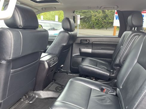 Used 2018 Toyota Sequoia TRD Sport AWD/4WD image 14