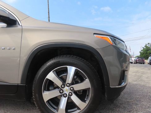 Used 2018 Chevrolet Traverse LT FWD image 20