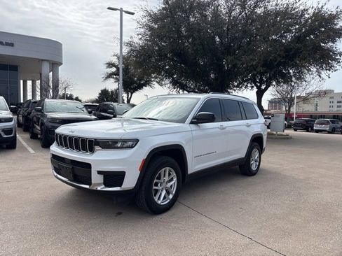 Used 2024 Jeep Grand Cherokee L Laredo image 1