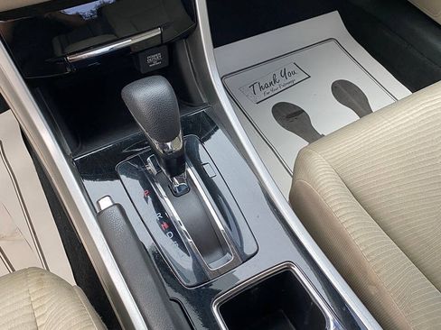 Used 2017 Honda Accord LX image 25