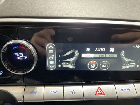 Used 2023 Genesis GV70 2.5T w/ Select Package image 32