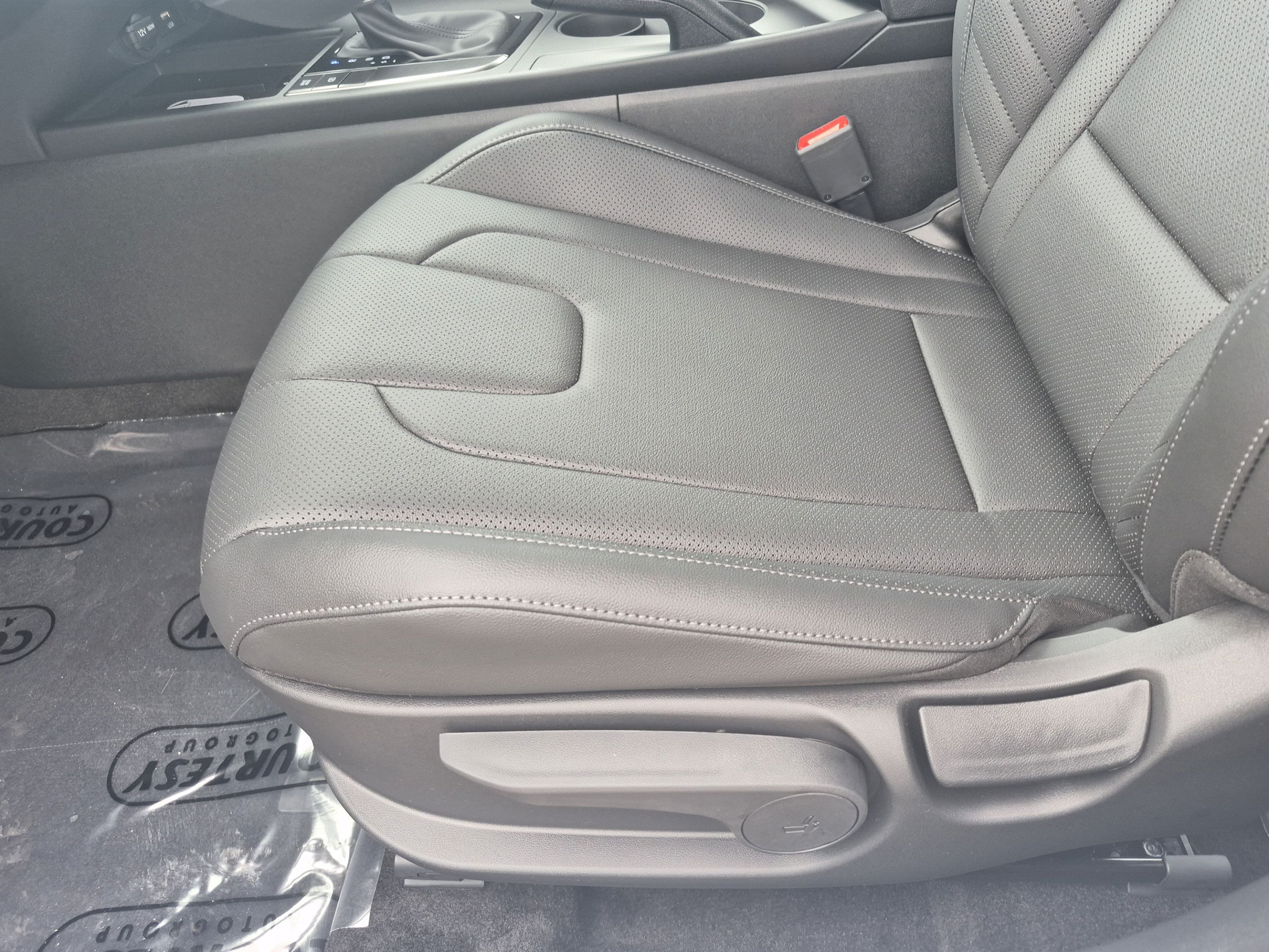 New 2026 Hyundai Elantra SEL Sport FWD image 18