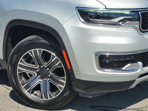 Used 2023 Jeep Wagoneer L Series II image 9