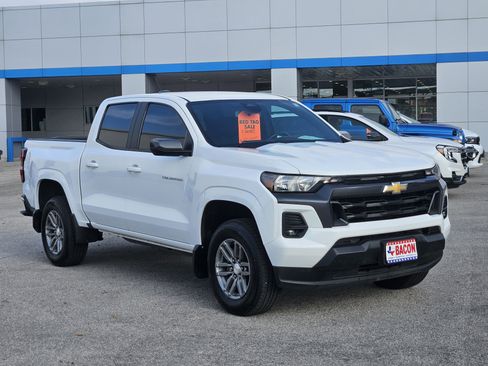 Used 2023 Chevrolet Colorado LT w/ LT Convenience Package II image 3