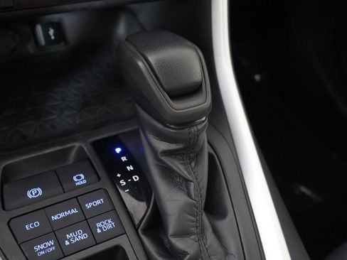 Used 2021 Toyota RAV4 XLE w/ Convenience Package AWD/4WD image 48