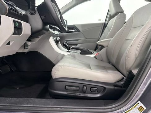 Used 2015 Honda Accord Touring image 14