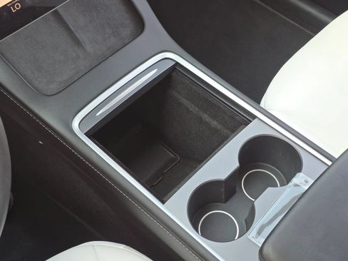 Used 2024 Tesla Model Y Long Range RWD image 22
