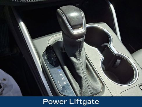 Used 2024 Toyota Highlander XLE AWD/4WD image 11