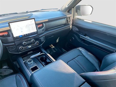 Used 2022 Ford Expedition Limited image 25