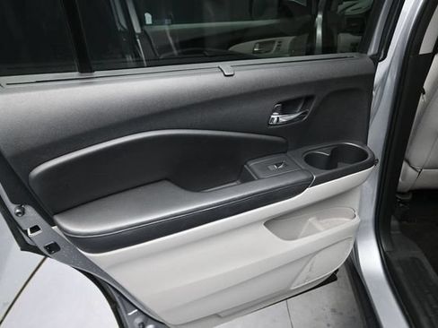 Used 2017 Honda Pilot Touring image 17